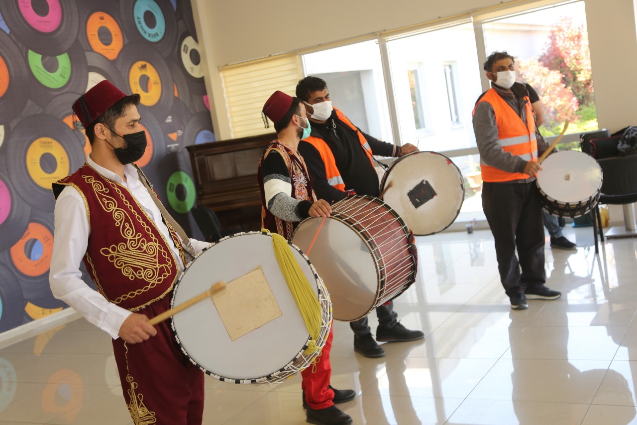 Doğal Mekânlarda Davul Gösterisi